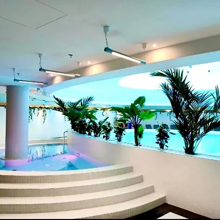 Hanza Tower De Lux شقة *
